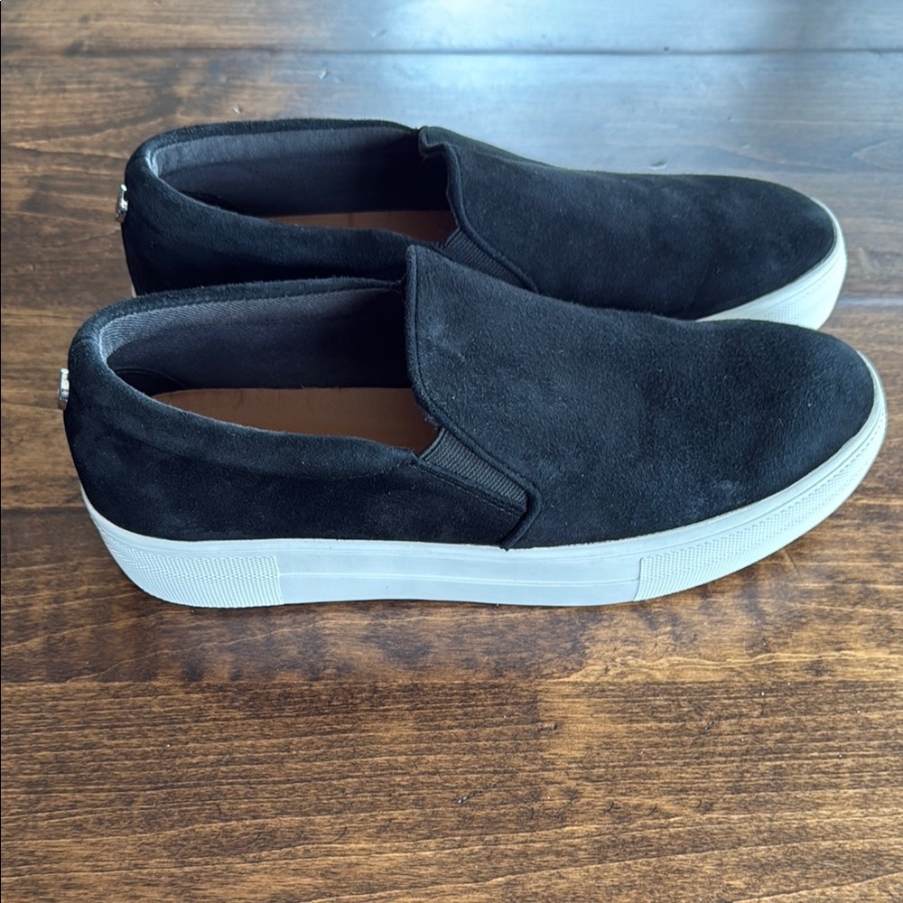 Steve Madden Women's Black Suede Gills Slip-On Sneaker Size 9